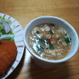 白菜とニラの豚骨味噌スープ